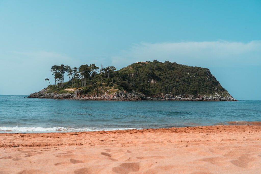 Insel Garraitz vorm Karraspio Strand