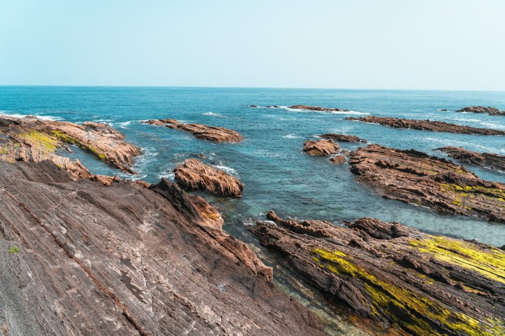 schwarzer Flysch am Saturran Strand bei Ondarroa