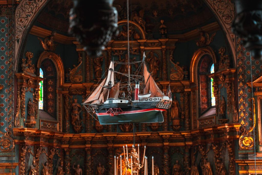 Modell Schiff in der Eglise Saint-Jean-Baptiste