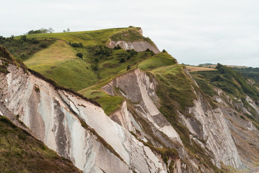 Karst und Wiesen in Zumaia