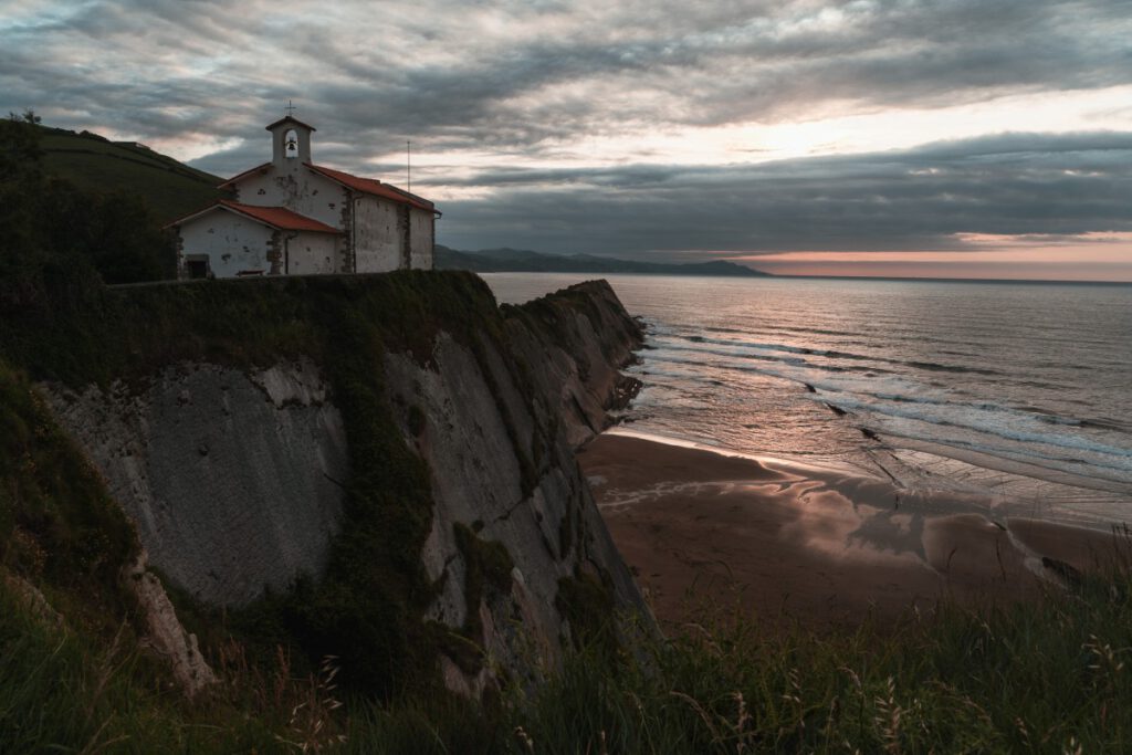 Sonnenuntergang an der Kapelle San Telmo in Zumaia