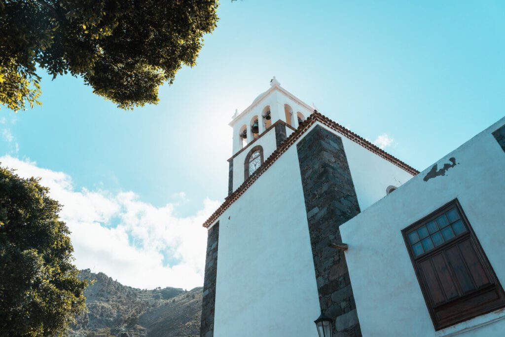 Kirchturm der Iglesia de Santa Ana