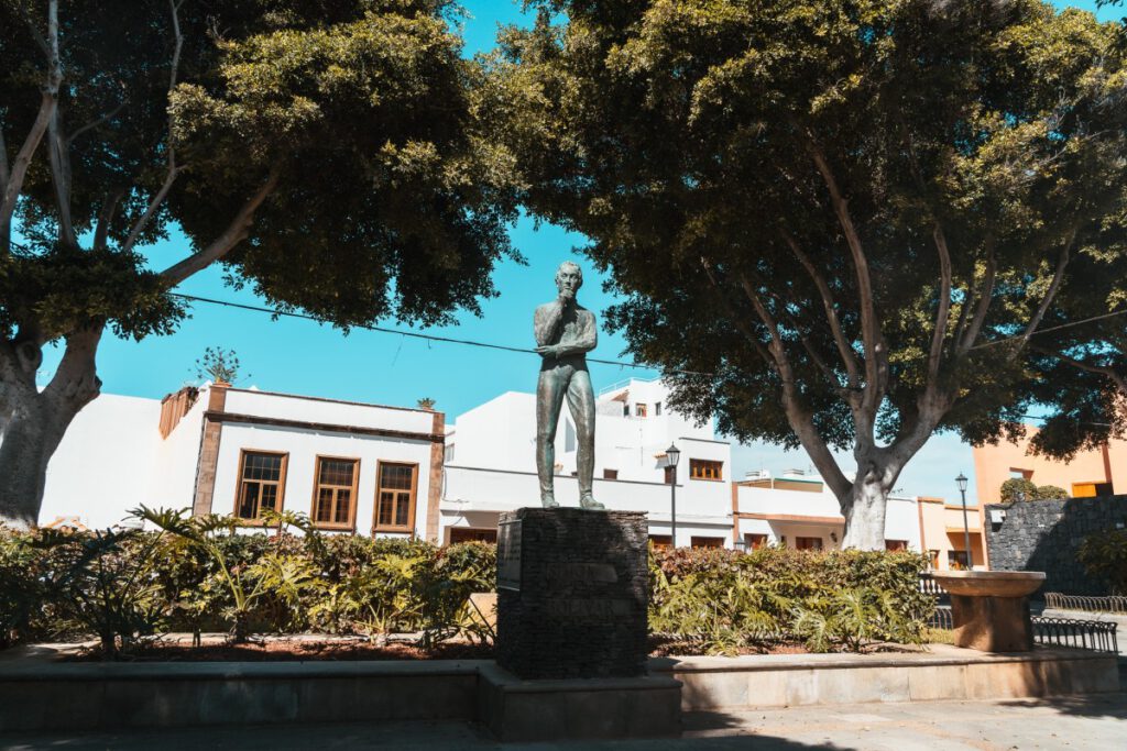 Simón-Bolívar-Statue auf der Plaza de la Libertad in Garachico