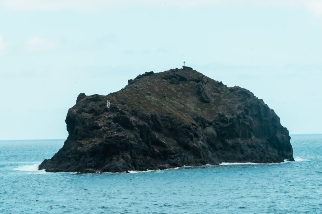 Fels von Garachico im Meer
