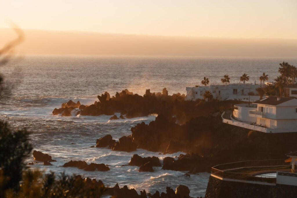  La Arena Küste zum Sonnenuntergang.
