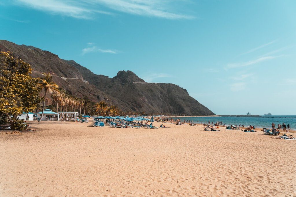 Playa de Las Teresitas mit feinem Sandstrand