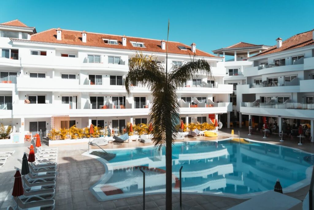 Der Poolbereich der Sholeo Lodges in La Arena