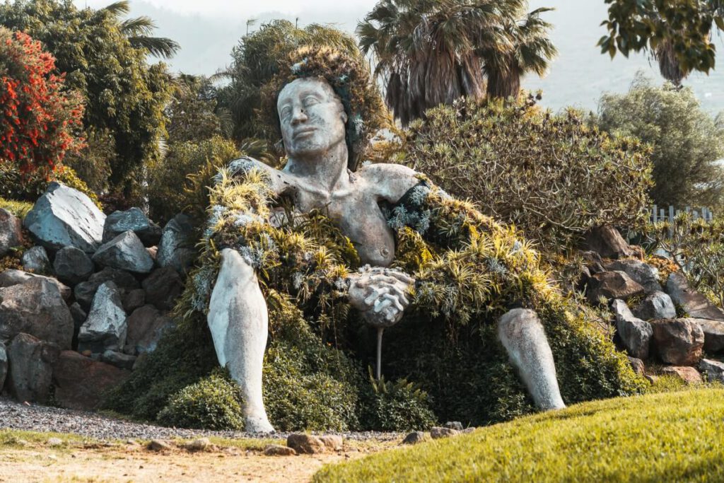 Skulptur La Giganta seitlich