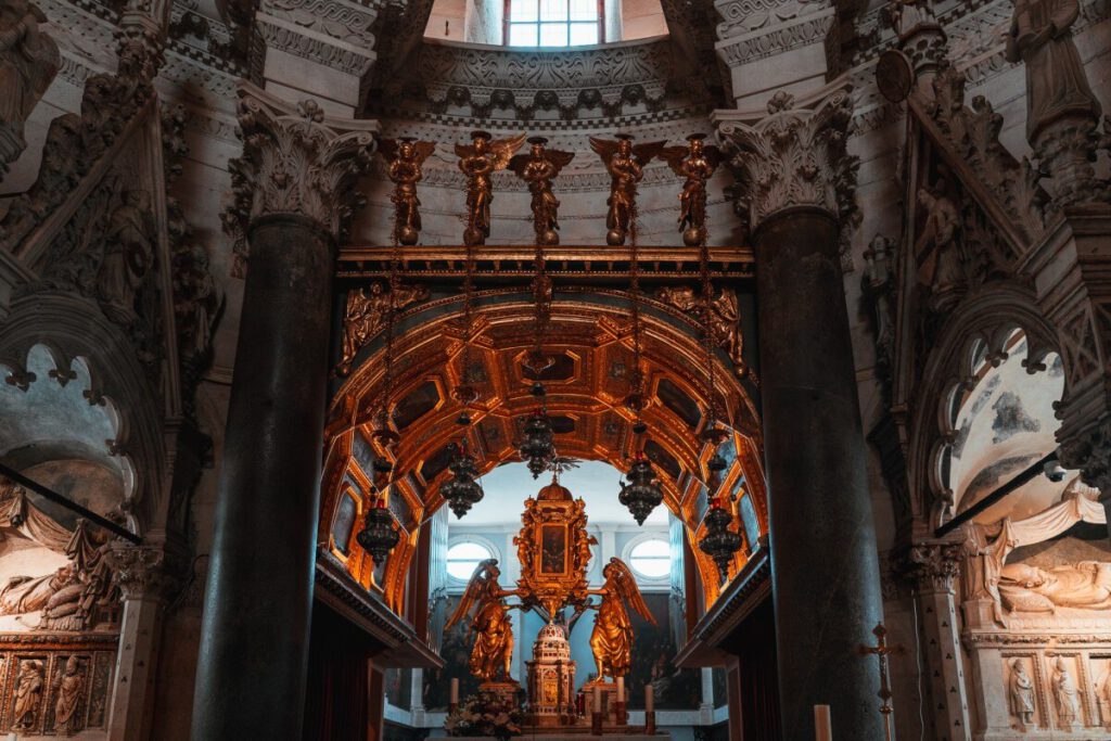 Das Innere der KAthedrale im Diokletian-Palast