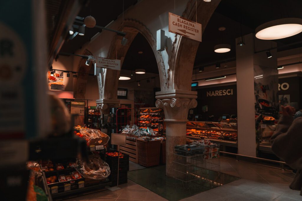 Säulen im Spar des ehemaligen Papalic Palastes