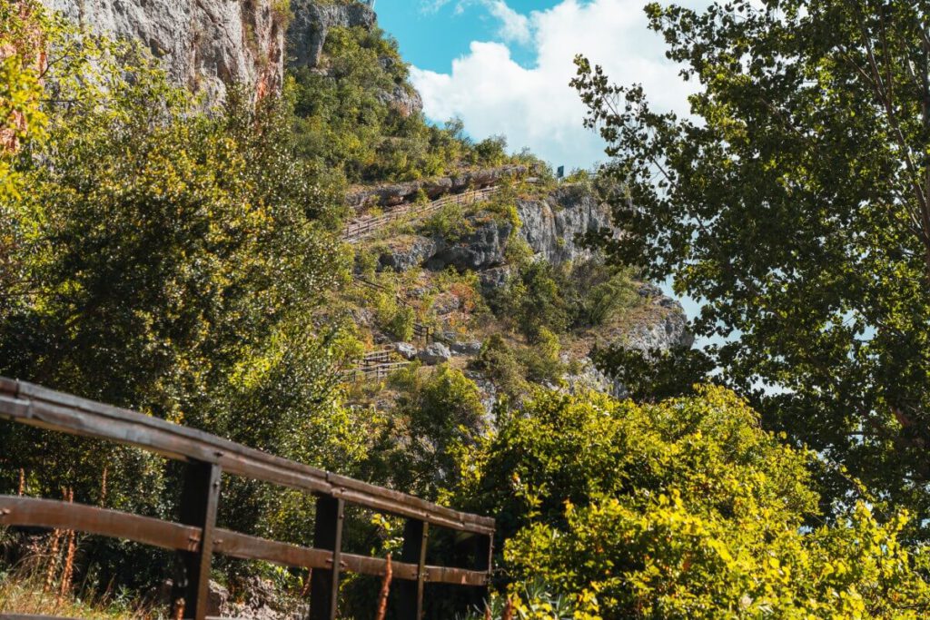 Weg entlang der Wanderung Niz Plocu