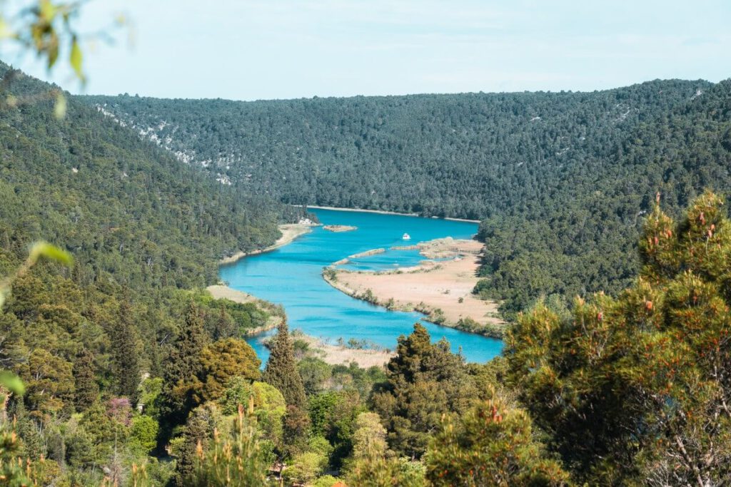 Krka Nationalpark Boot aus Richtung Skradin