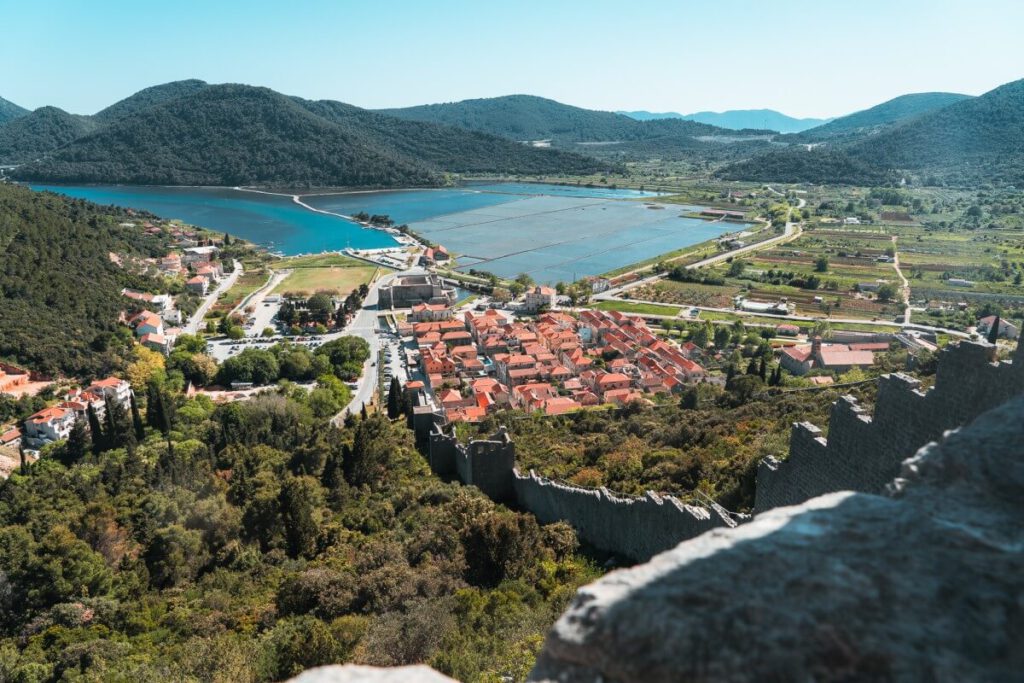 Blick über die Landschaft von Ston von der Mauer aus