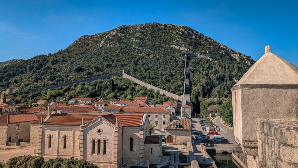 Ston und MAuer von Ston auf dem Berg